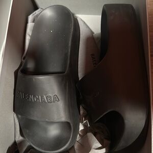 Balenciaga
Balenciaga Chunky Slide Sandals